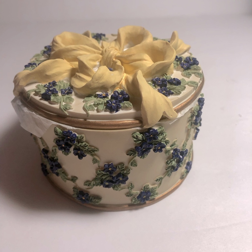 Dezine trinket box